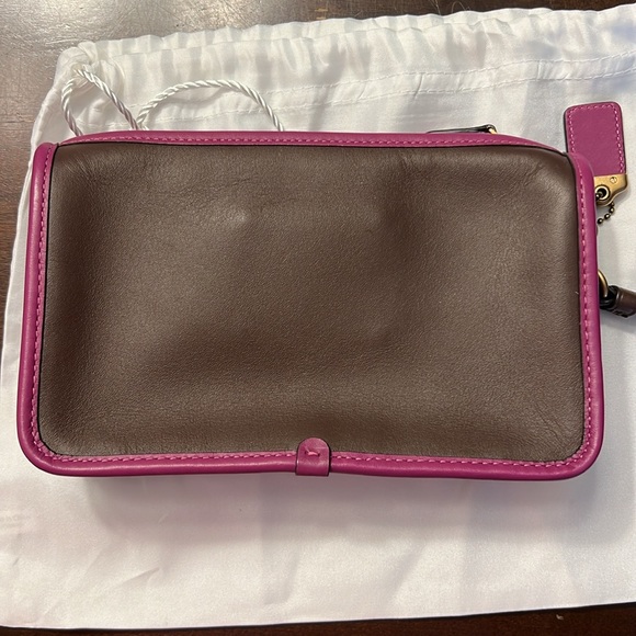 Coach Britt Wristlet In Colorblock - Picture 2 of 5